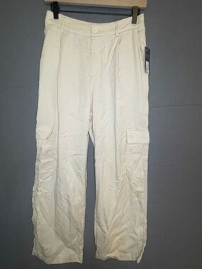Universal Thread Women's High Rise Cargo Pants Cream Off-White NWT Size 4